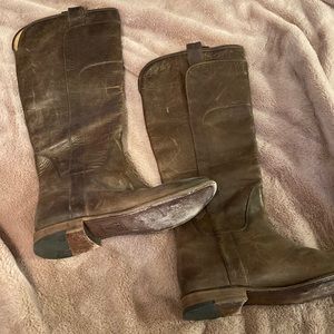GUC 7.5 Frye boots